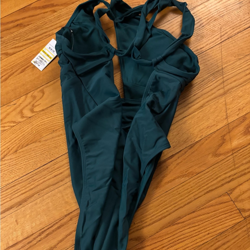 nwT shade and shore, medium seat coverage swimming suit - Picture 5 of 5